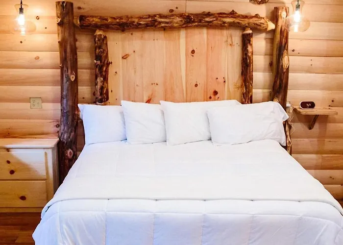 Treehouse #5 By Amish Country Lodging