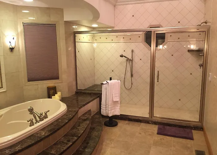 Victorian Suite By Amish Country Lodging