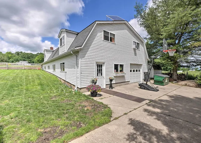 Loft Unplugged W/ Outdoor Space In Amish Country!